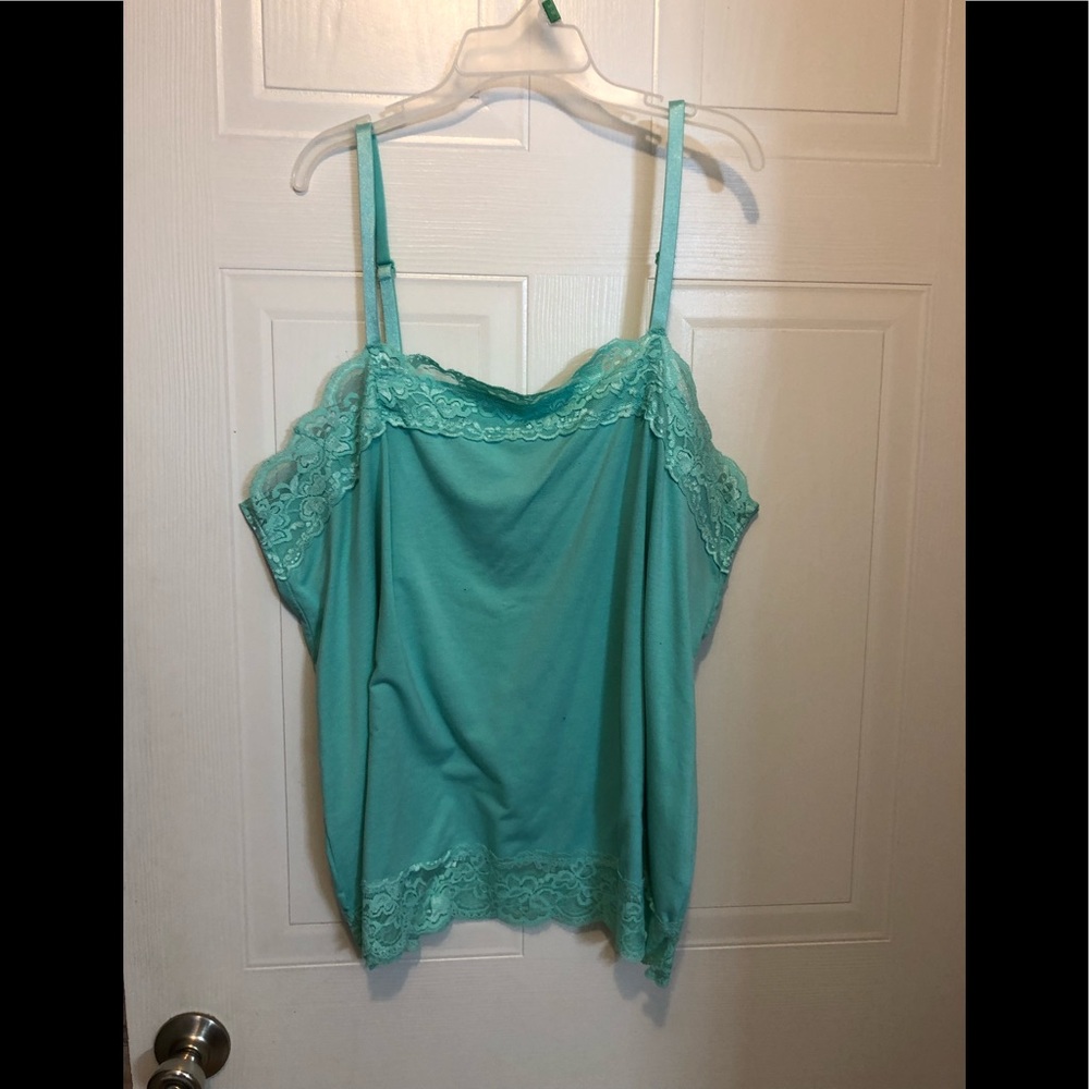 2 CAMISOLES - Picture 5 of 8